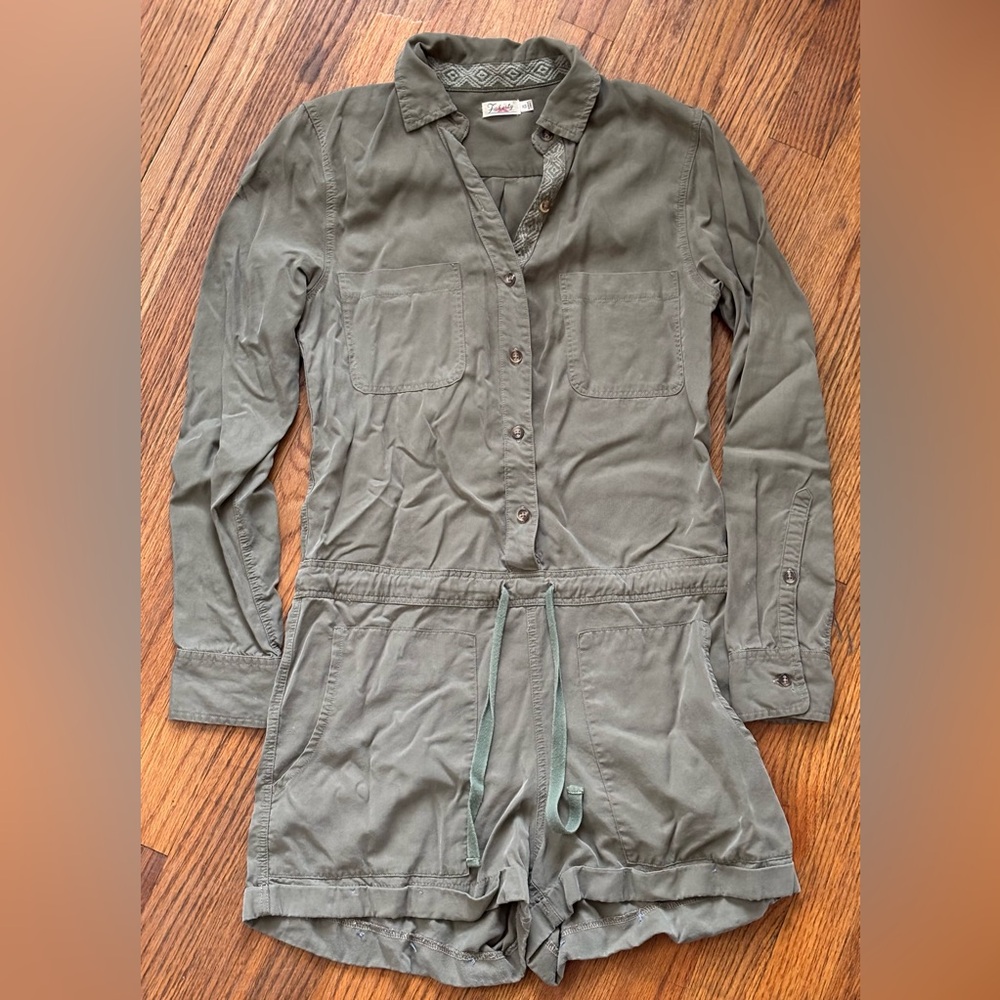 Faherty green long sleeve shorts romper